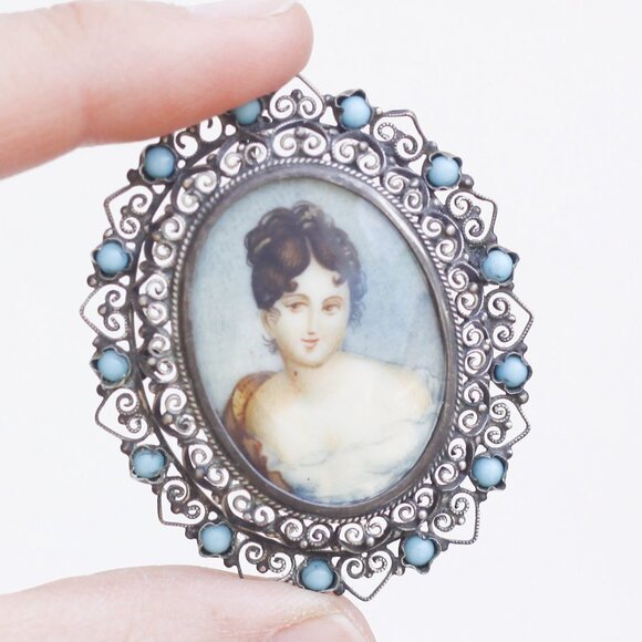 Antique miniature watercolour portrait brooch in 800 silver frame - Picture 2 of 10